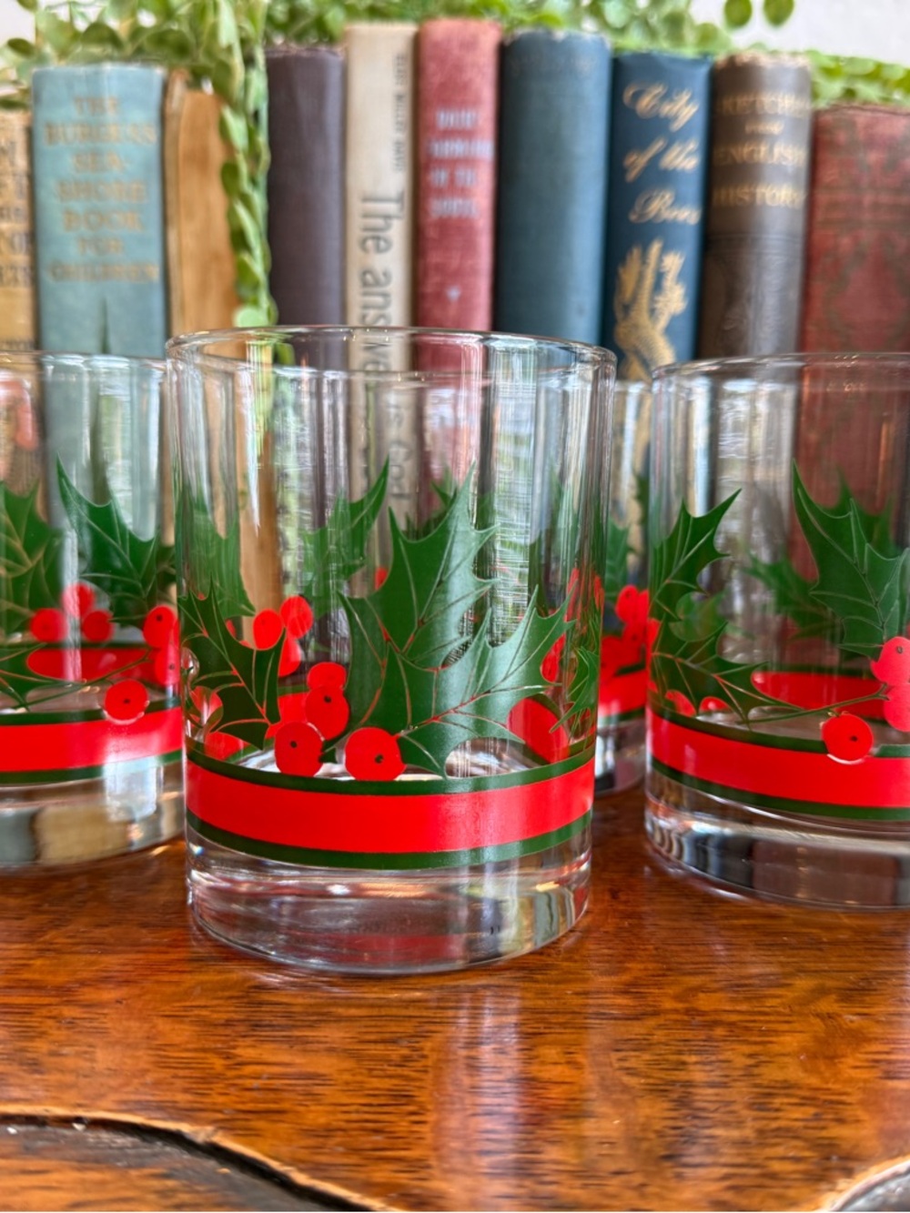 Vintage Libbey Holiday Holly & Berries Glass Tumblers set of 4 - Picture 3 of 17